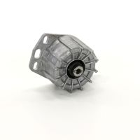 Motorfäste till vänster om transmissionen