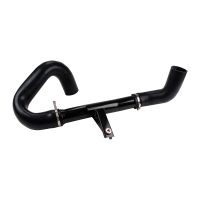 Ladda luftslangen till vänster om kylaren