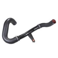 Ladda luftslangen till vänster om kylaren