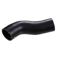 Ladda luftslangen vid laddluftkylarens utlopp