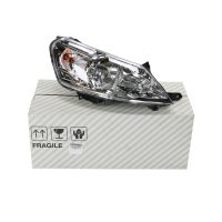 Fram höger strålkastare