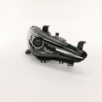 Fram höger strålkastare med gasurladdningslampor