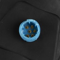 Bakljus bak höger flak med fyra stift för infästning