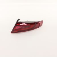 Bakljus till höger utanför