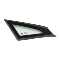 Sidofönster till höger om bakdörren