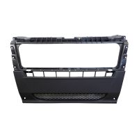 Främre stötfångare mitt grå med galler