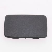 Täcklock i mitten av mittkonsolen