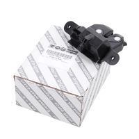 Dörrstängnings- och öppningsmekanism baklucka