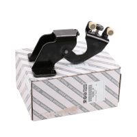 Dörrspärr i mitten för skjutdörren till vänster