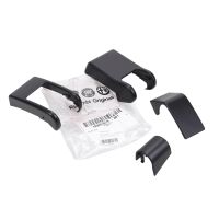 Set med kåpor för bakdörrens gångjärn till vänster