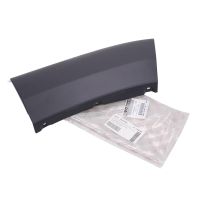 Hjulhusklädsellist mellan dörr och stötfångare fram till höger