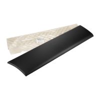 Dekorlist lämnad utanför under förardörren