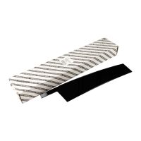 Dekorlistfoder på utsidan av B-stolpen fram till vänster