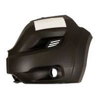 Främre vänstra stötfångarhörnet svart med hål för dimljus