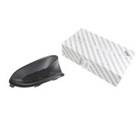 Täcklock på vänster sida av dimljuset i främre stötfångaren