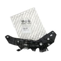 Fäste för främre stötfångaren till vänster