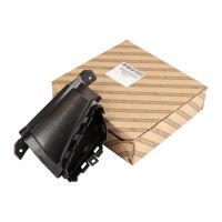 Dekorlist framför stötfångaren till höger