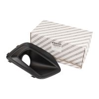 Täcklock på främre stötfångaren till höger