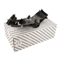 Täcklock på främre stötfångaren till höger