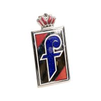 Farina-emblem skruvat på sidan