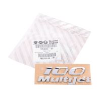 Bokstäver *100 Multijet* på sidan