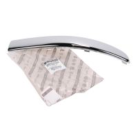 Främre trimstycke till höger i stötfångaren