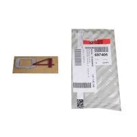 Bokstäver Q4 på baksidan