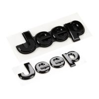Emblem, bokstäver "Jeep" på baksidan + framsidan