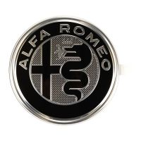 Alfa Romeo emblem på baksidan