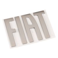 Emblem, bokstäver på framsidan "Fiat"